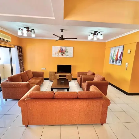 Marina Court Penthouse Kota-Kinabalu Vacation Home 5 Bedrooms - 15 Pax Kota Kinabalu Exterior photo