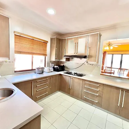 Marina Court Penthouse Kota-Kinabalu Vacation Home 5 Bedrooms - 15 Pax Kota Kinabalu Exterior photo