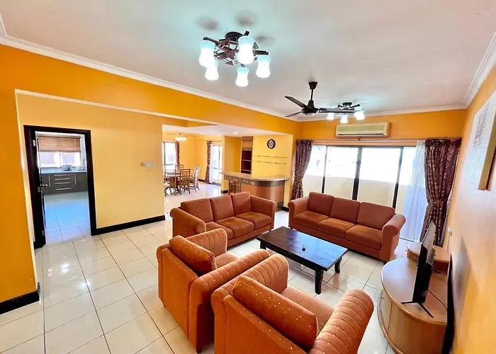 Marina Court Penthouse Kota-Kinabalu Vacation Home 5 Bedrooms - 15 Pax