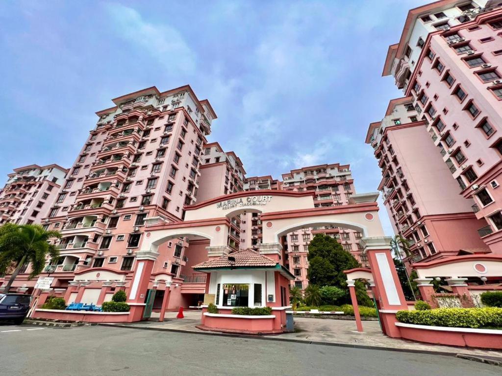 Marina Court Penthouse Kota-kinabalu Vacation 5 Bedrooms - 15 Pax * Kota Kinabalu