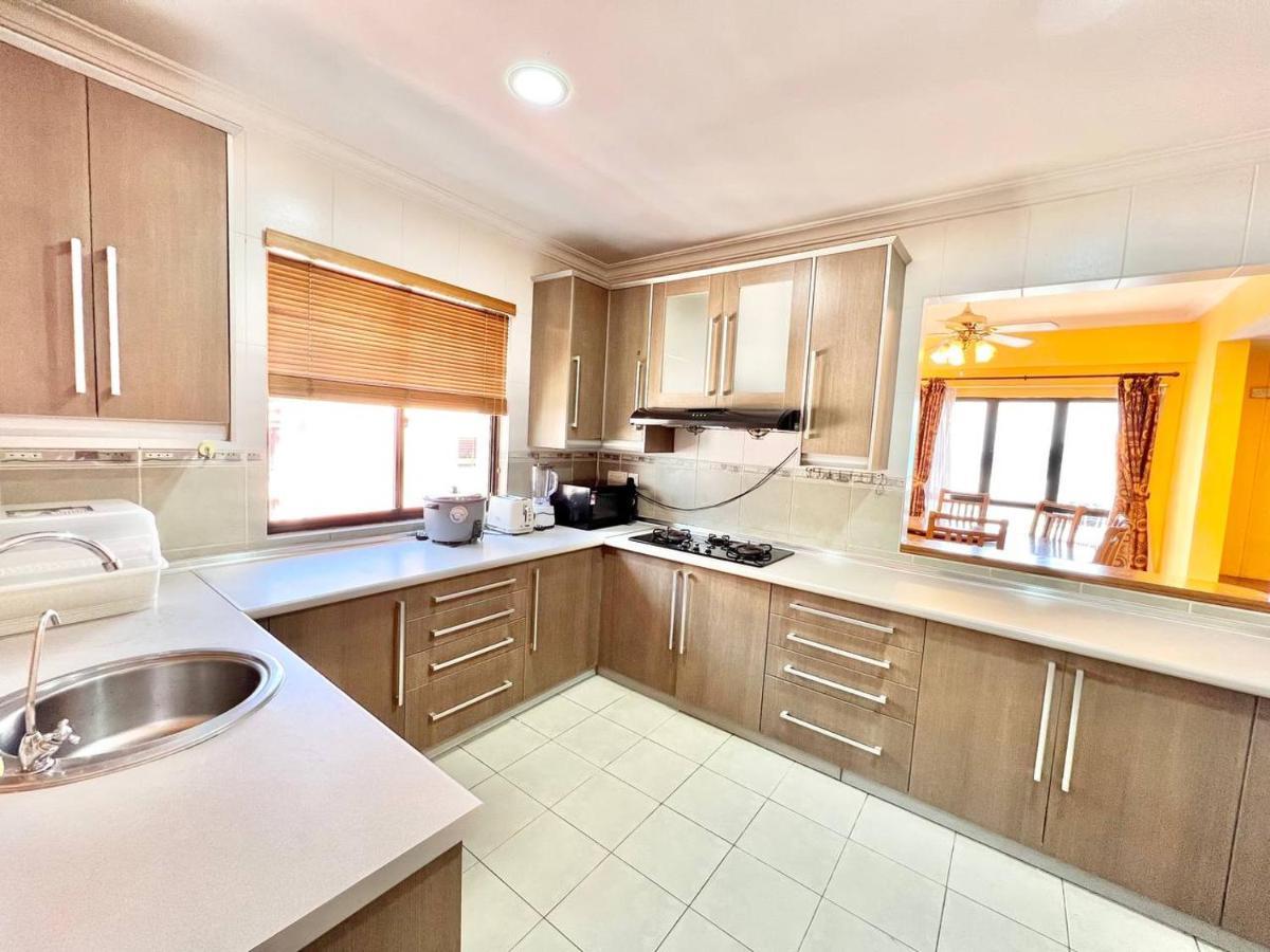 Marina Court Penthouse Kota-kinabalu Vacation 5 Bedrooms - 15 Pax Apartment
